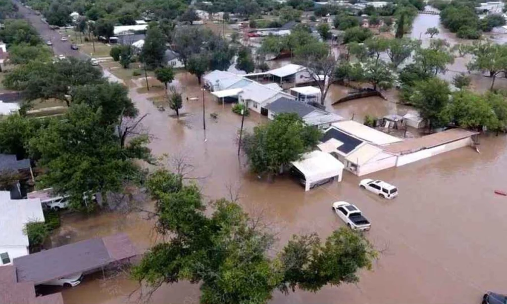 টেক্সাসে বন্যায় ১০৪ জনের মৃত্যু - দৈনিক টার্গেট